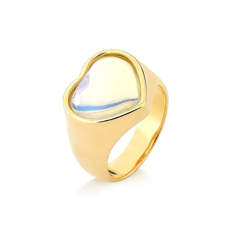ANEL CORAÇÃO DOURADO PEDRA CABOCHÃO LISO