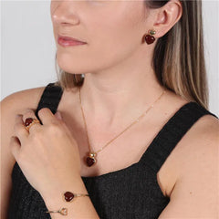 ANEL CORAÇÃO DOURADO PEDRA CABOCHÃO LISO