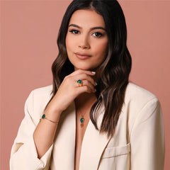 ANEL CORAÇÃO DOURADO PEDRA CABOCHÃO LISO