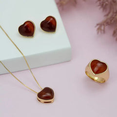 ANEL CORAÇÃO DOURADO PEDRA CABOCHÃO LISO