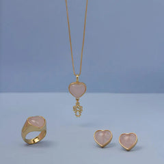 ANEL CORAÇÃO DOURADO PEDRA CABOCHÃO LISO