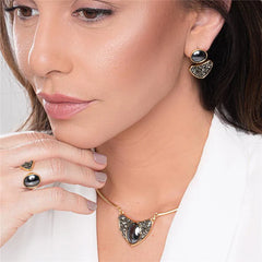 ANEL DE REGULAGEM DOURADO EM HEMATITA OVAL COM PEDRAS FRAGMENTADAS