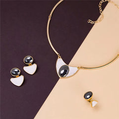 ANEL DE REGULAGEM DOURADO EM HEMATITA OVAL COM PEDRAS FRAGMENTADAS