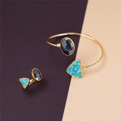 ANEL DE REGULAGEM DOURADO EM HEMATITA OVAL COM PEDRAS FRAGMENTADAS