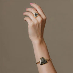 ANEL FOLHEADO A OURO LUMEN