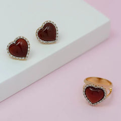 ANEL CORAÇÃO DOURADO PEDRA CHAPA COM ZIRCÔNIAS E RÓDIO BRANCO