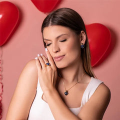 BRINCO CORAÇÃO DOURADO PEDRA CABOCHÃO DETALHE MINIMALISTA