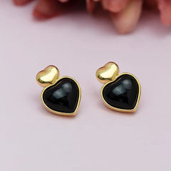 BRINCO CORAÇÃO DOURADO PEDRA CABOCHÃO DETALHE MINIMALISTA