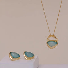 BRINCO DOURADO PEDRA STILETTO CABOCHÃO