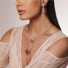 BRINCO DOURADO PENDURAR COM PEDRA GEODO NATURAL