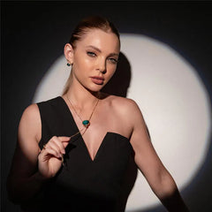 BRINCO FACETADO DETALHE ELEGANTE DOURADO