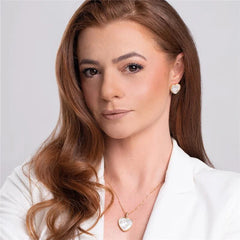 BRINCO CORAÇÃO EM PEDRA MADREPÉROLA DOURADO