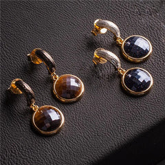 BRINCO CHARM FACETADO PEROLADO FORMATO 12MM DOURADO E RÓDIO BRANCO