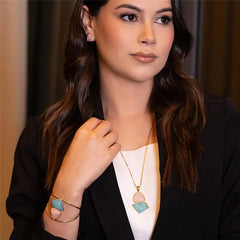 CONJUNTO DOURADO DUO PEDRA TRIANGULO E ESTILETTO