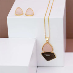 CONJUNTO DOURADO DUO PEDRA TRIANGULO E ESTILETTO