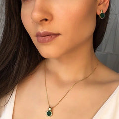 CONJUNTO DELICADO COM PEDRA NATURAL REDONDA DOURADO