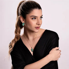 CONJUNTO DOURADO GEOMETRICO DUAS PEDRAS FACETADAS ESMERALDA