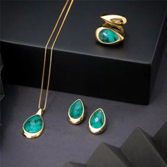 CONJUNTO DOURADO PEDRA ESMERALDA FACETADA