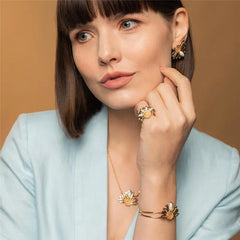 CONJUNTO GIRASSOL DOURADO COM DETALHES EM PEDRA NATURAL FRAGMENTADA