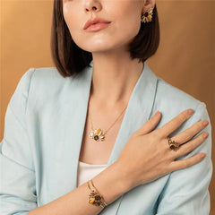 CONJUNTO GIRASSOL DOURADO COM DETALHES EM PEDRA NATURAL FRAGMENTADA