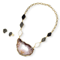 CONJUNTO SUBLIME DOURADO PEDRA FRAGMENTADA E GEODO NATURAL