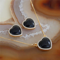 CONJUNTO CORAÇÃO DOURADO PEDRA CABOCHÃO COM RÓDIO BRANCO