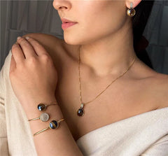 CONJUNTO UP FACETADO PEROLADO DOURADO COM RÓDIO BRANCO