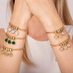 PULSEIRA PEDRA CABOCHÃO FORMATO GOTA DETALHES DOURADO