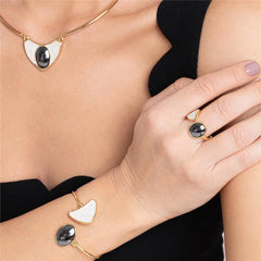 PULSEIRA ESTILO BRACELETE DOURADO EM HEMATITA COM PEDRA FRAGMENTADA