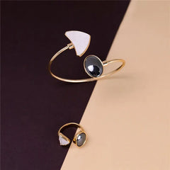 PULSEIRA ESTILO BRACELETE DOURADO EM HEMATITA COM PEDRA FRAGMENTADA