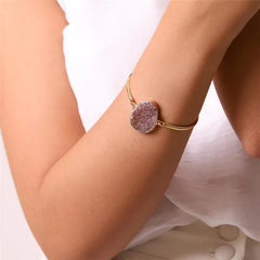 PULSEIRA DOURADA COM GEODO NATURAL IRREGULAR