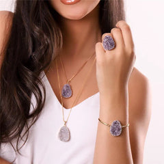 PULSEIRA DOURADA COM GEODO NATURAL IRREGULAR