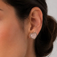 BRINCO CORAÇÃO DOURADO RÓDIO BRANCO PEDRA CABOCHÃO