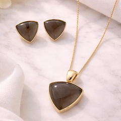 CONJUNTO DOURADO PEDRA CABOCHÃO TRIANGULAR