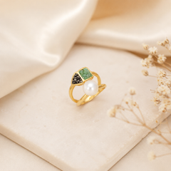 ANEL DOURADO PÉROLA COM DETALHES FRAGMENTADOS