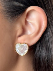 BRINCO CORAÇÃO EM PEDRA MADREPÉROLA DOURADO