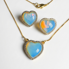 CONJUNTO CORAÇÃO DOURADO PEDRA CABOCHÃO COM RÓDIO BRANCO