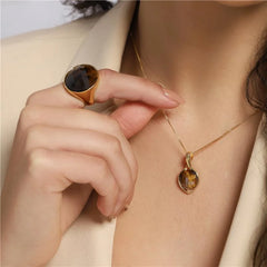 CONJUNTO FACETADO PEROLADO DETALHE GOTA DOURADO