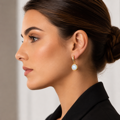 BRINCO CHARM FACETADO PEROLADO FORMATO 12MM DOURADO E RÓDIO BRANCO
