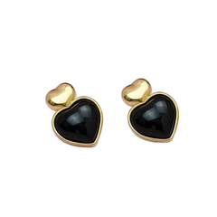 BRINCO CORAÇÃO DOURADO PEDRA CABOCHÃO DETALHE MINIMALISTA